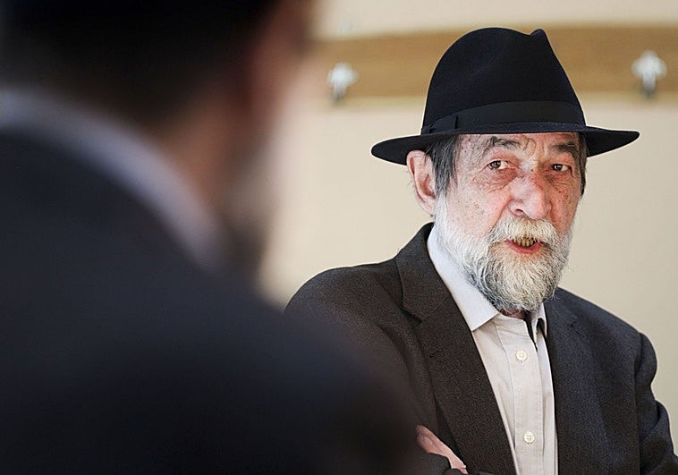 Manuel Cañada esboza la biografía del cantautor y poeta Pablo Guerrero en un libro que se presenta en Mérida